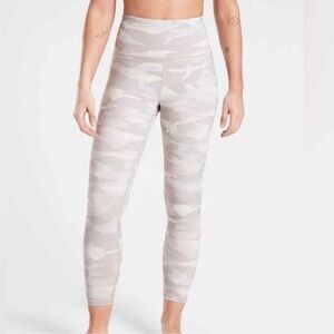 Athleta Neutral Camo 7/8 Leggings Size Medium